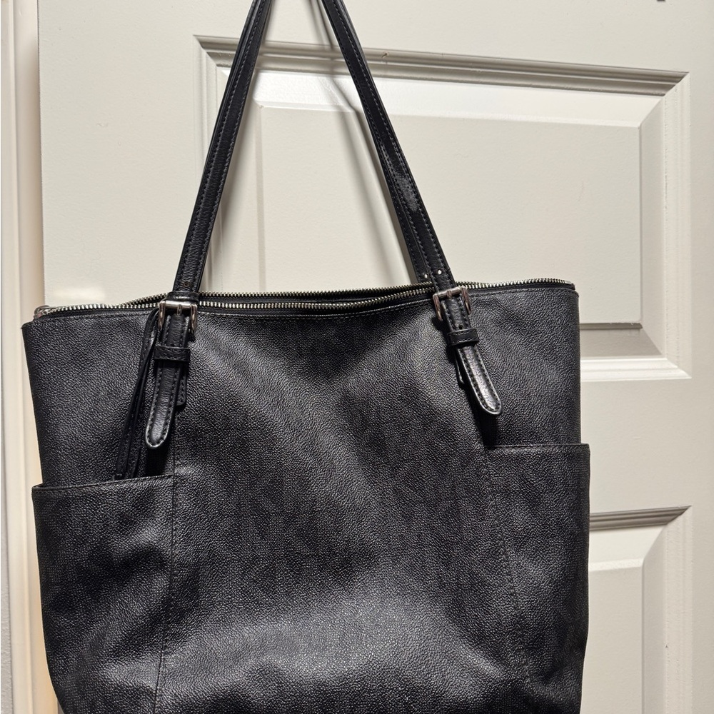 Elegant Black Michael Kors Tote Bag